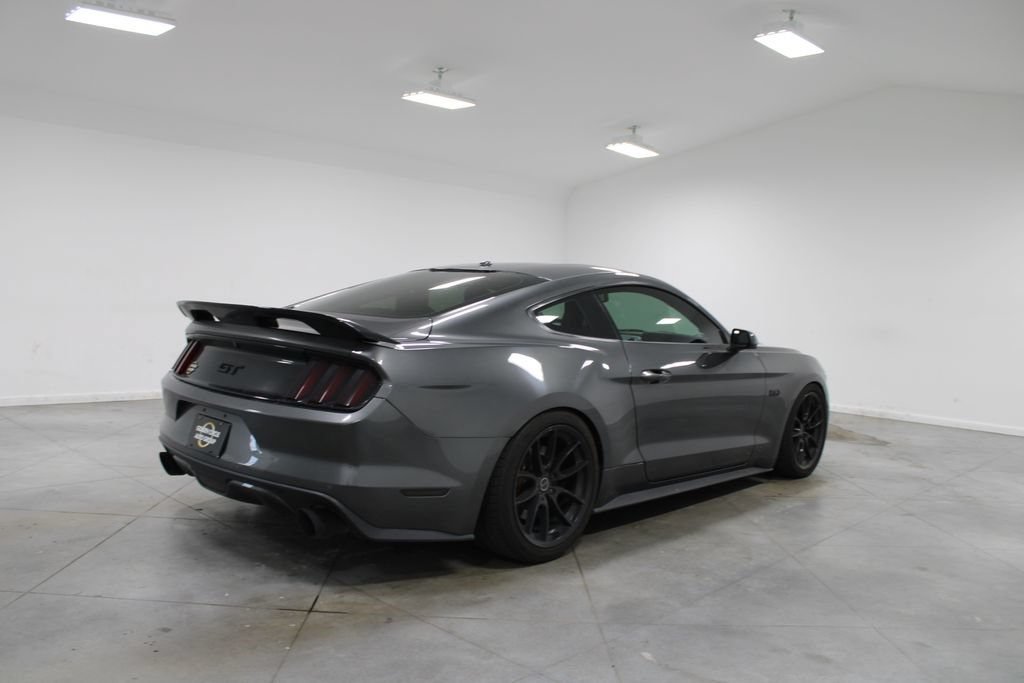Used 2017 Ford Mustang GT Premium w/ Equipment Group 401A RWD image 9