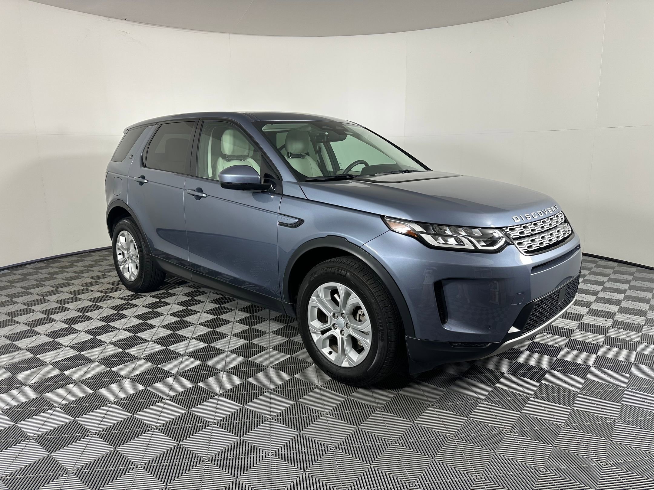 Used 2023 Land Rover Discovery Sport S image 6