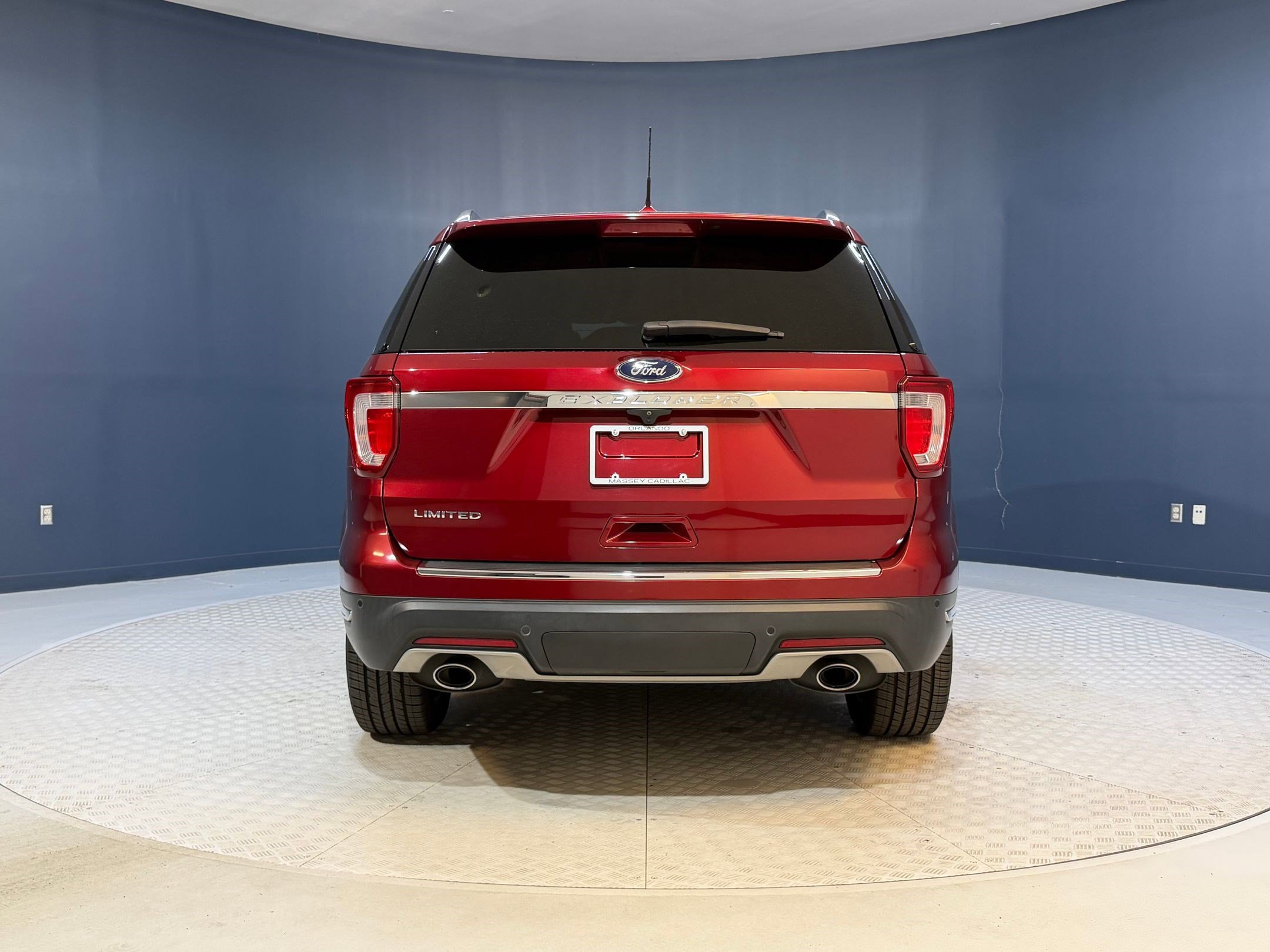 Used 2018 Ford Explorer Limited w/ Equipment Group 301A FWD image 10