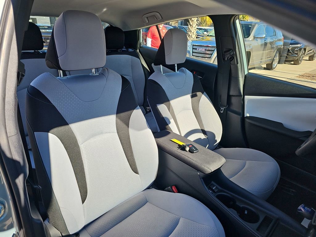 Used 2020 Toyota Prius LE image 12
