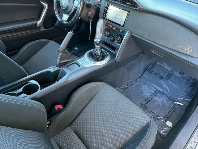 Used 2017 Toyota 86 RWD image 19