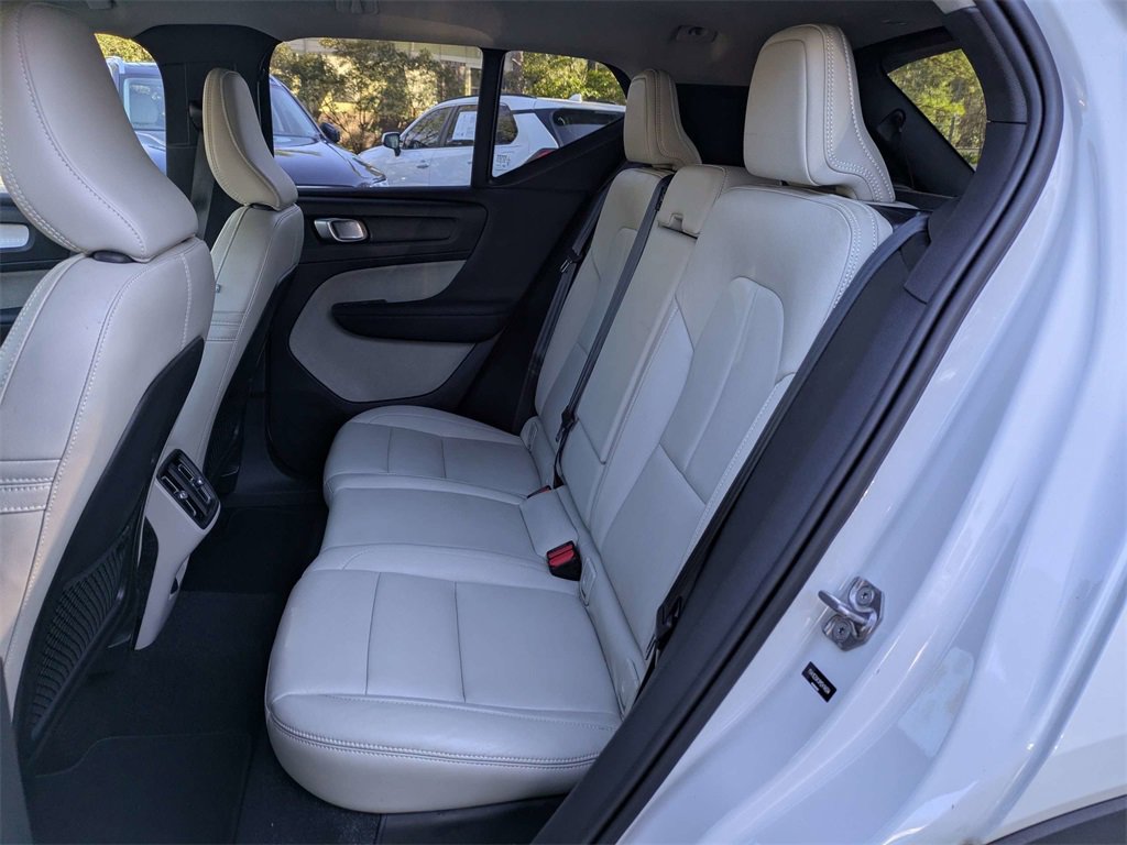 Used 2021 Volvo XC40 T5 Momentum w/ Protection Package Premier image 15