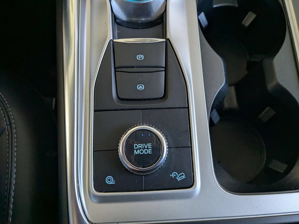 Used 2022 Ford Explorer XLT w/ Equipment Group 202A AWD/4WD image 17