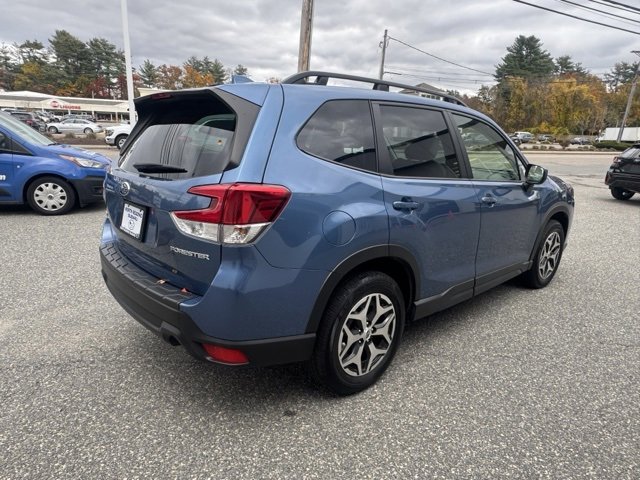 Used 2023 Subaru Forester Premium image 3