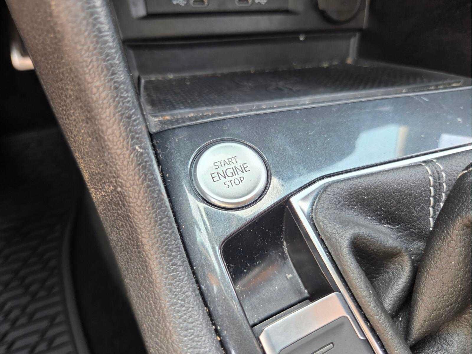 Used 2024 Volkswagen Tiguan SE R-Line FWD image 29