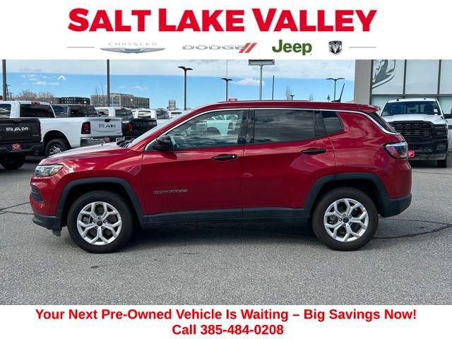 Used 2025 Jeep Compass Sport image 2