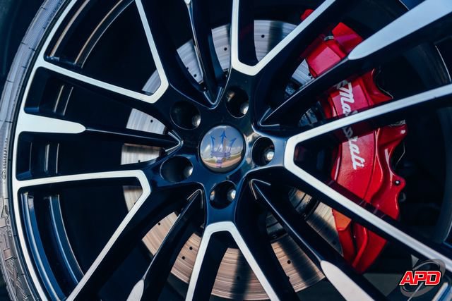 Used 2019 Maserati Levante Trofeo AWD/4WD image 3