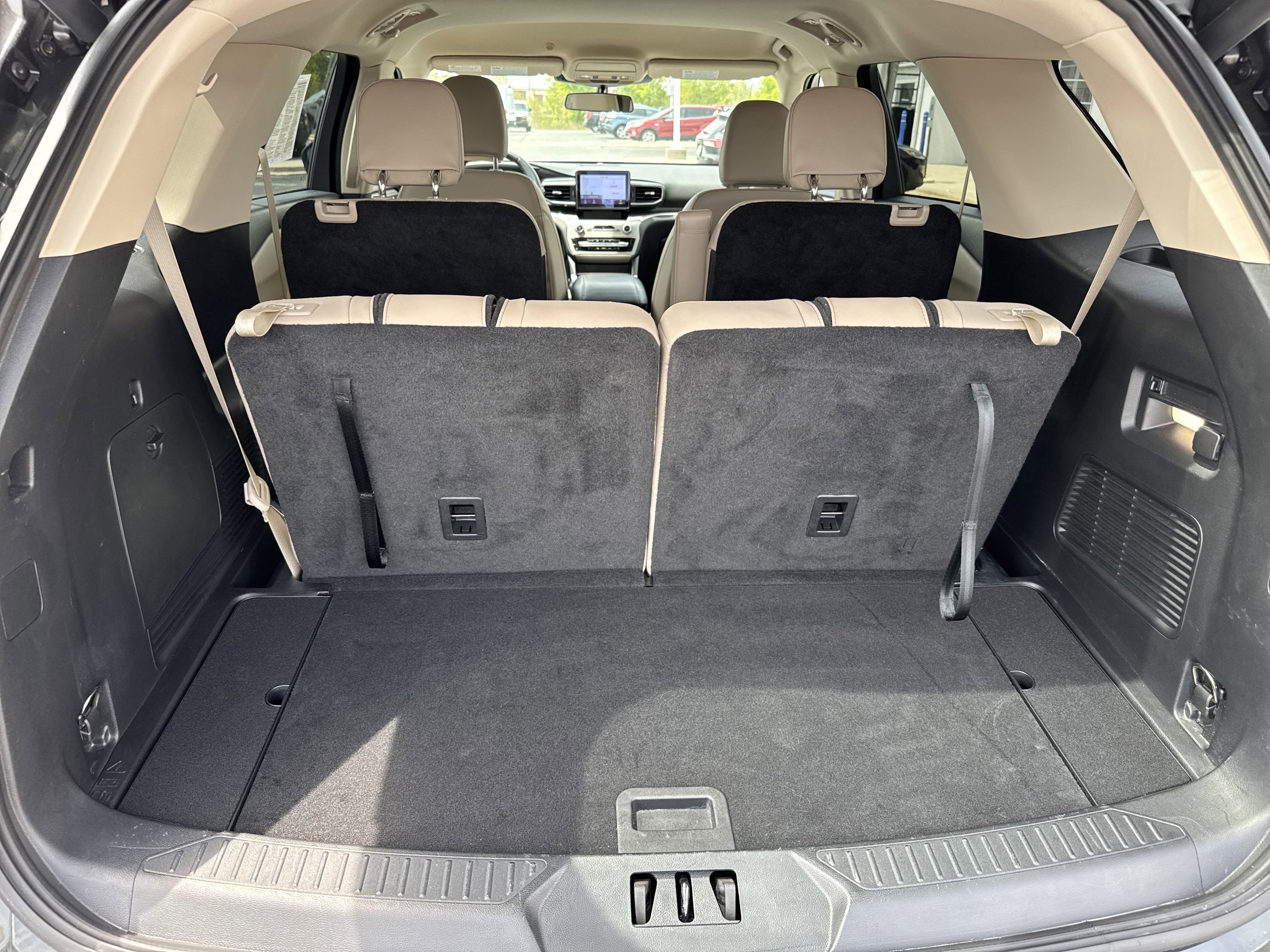 Used 2022 Ford Explorer XLT w/ Equipment Group 202A image 9