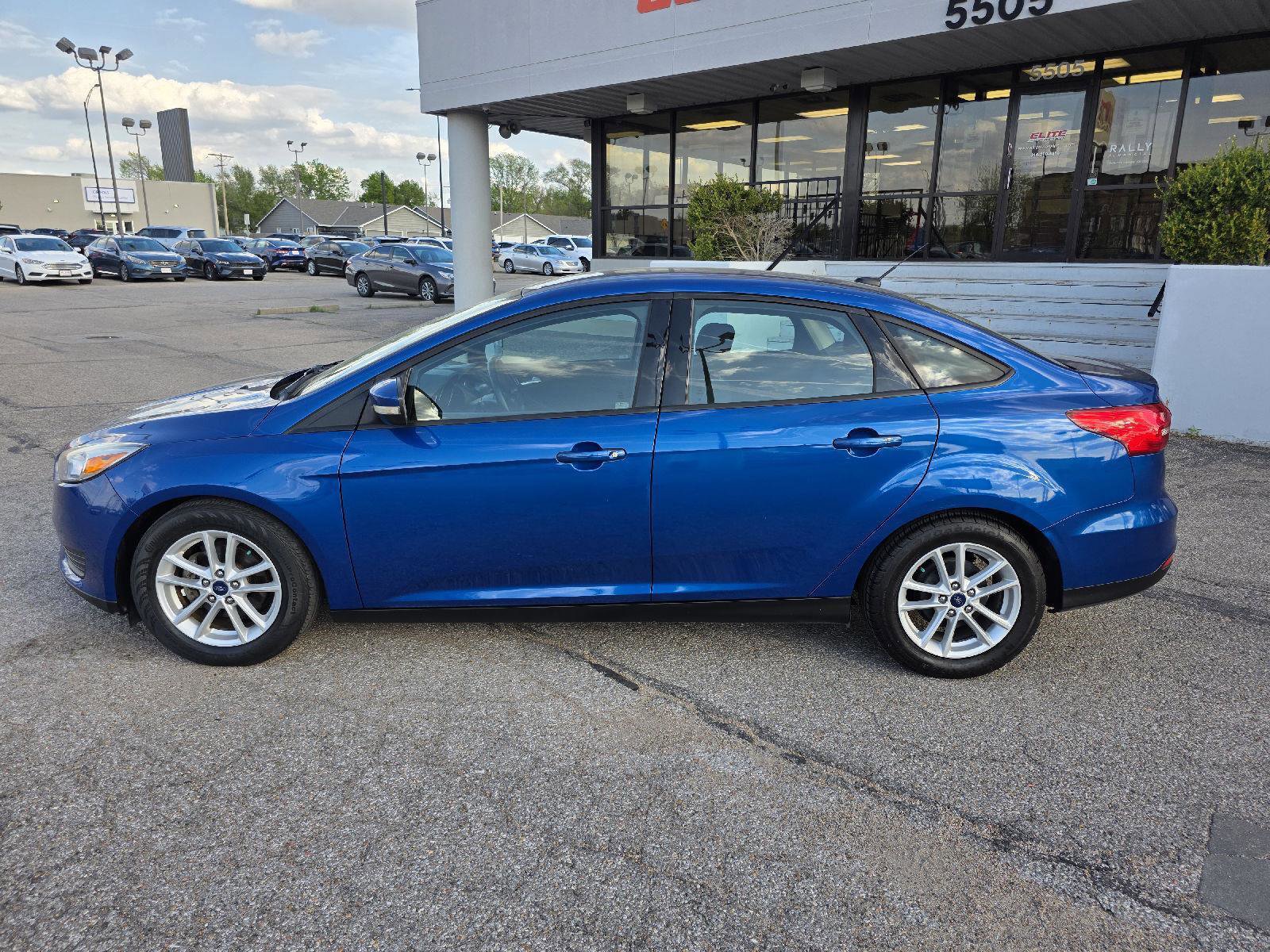 Used 2018 Ford Focus SE w/ Cold Weather Package FWD image 8