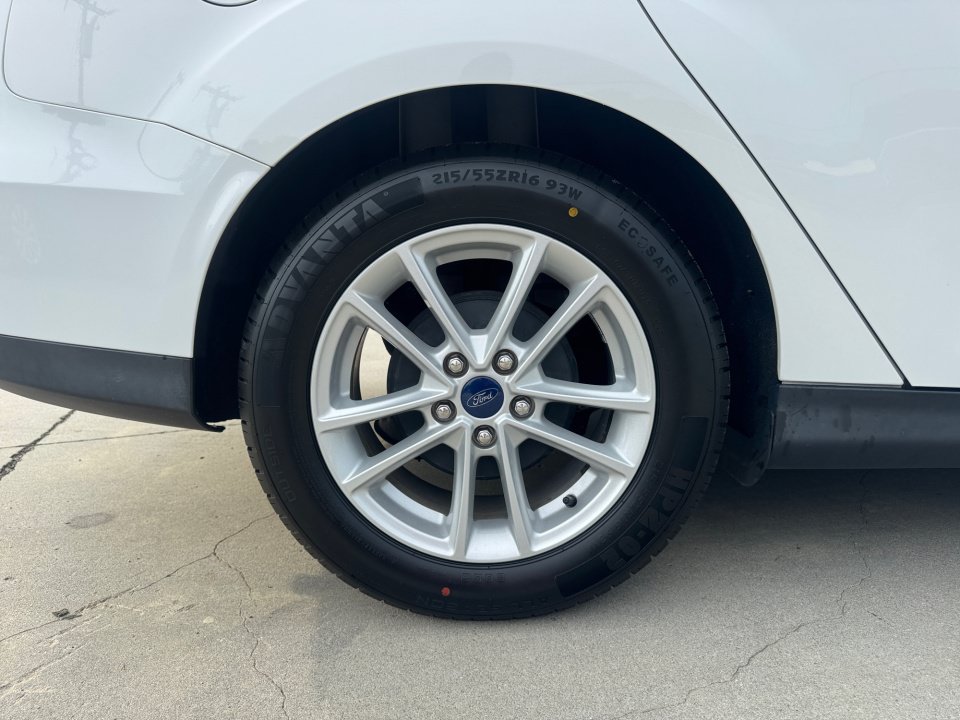Used 2018 Ford Focus SE FWD image 27