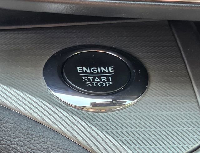 Used 2022 Ford Explorer XLT w/ Equipment Group 202A image 29