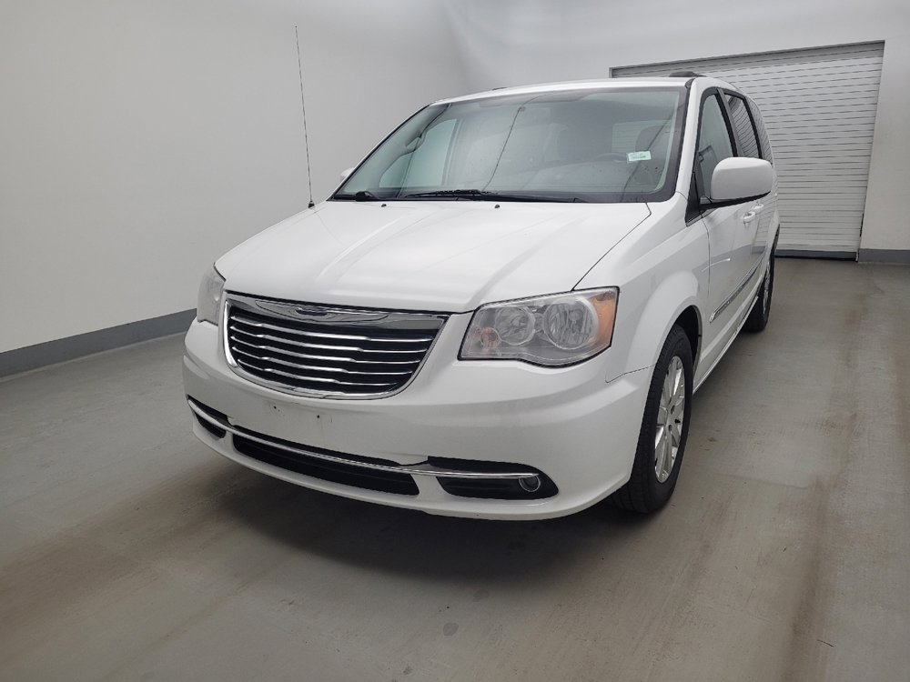 Used 2016 Chrysler Town & Country Touring FWD image 15