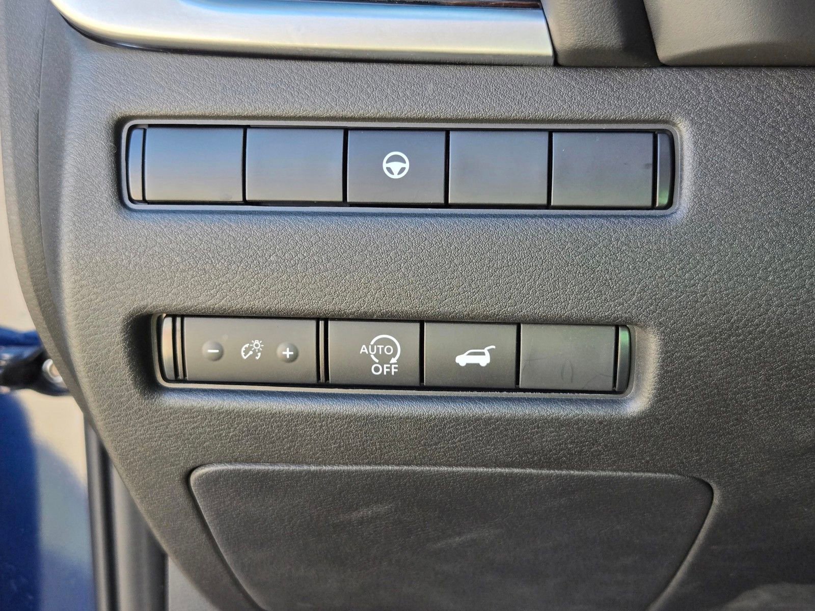 Used 2025 Nissan Rogue SL image 15