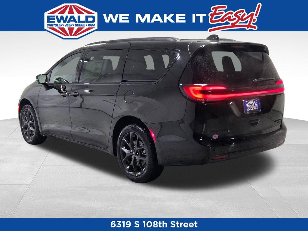 New 2026 Chrysler Pacifica Limited w/ S Appearance Package image 18