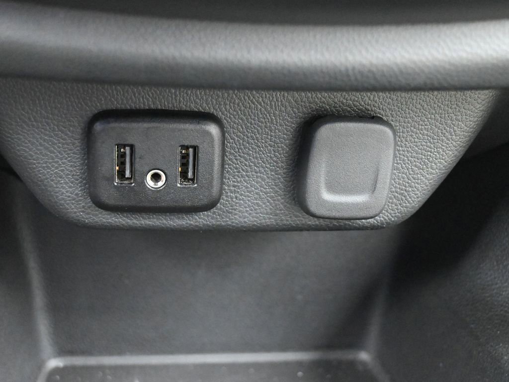 Used 2022 Chevrolet Traverse LS image 23