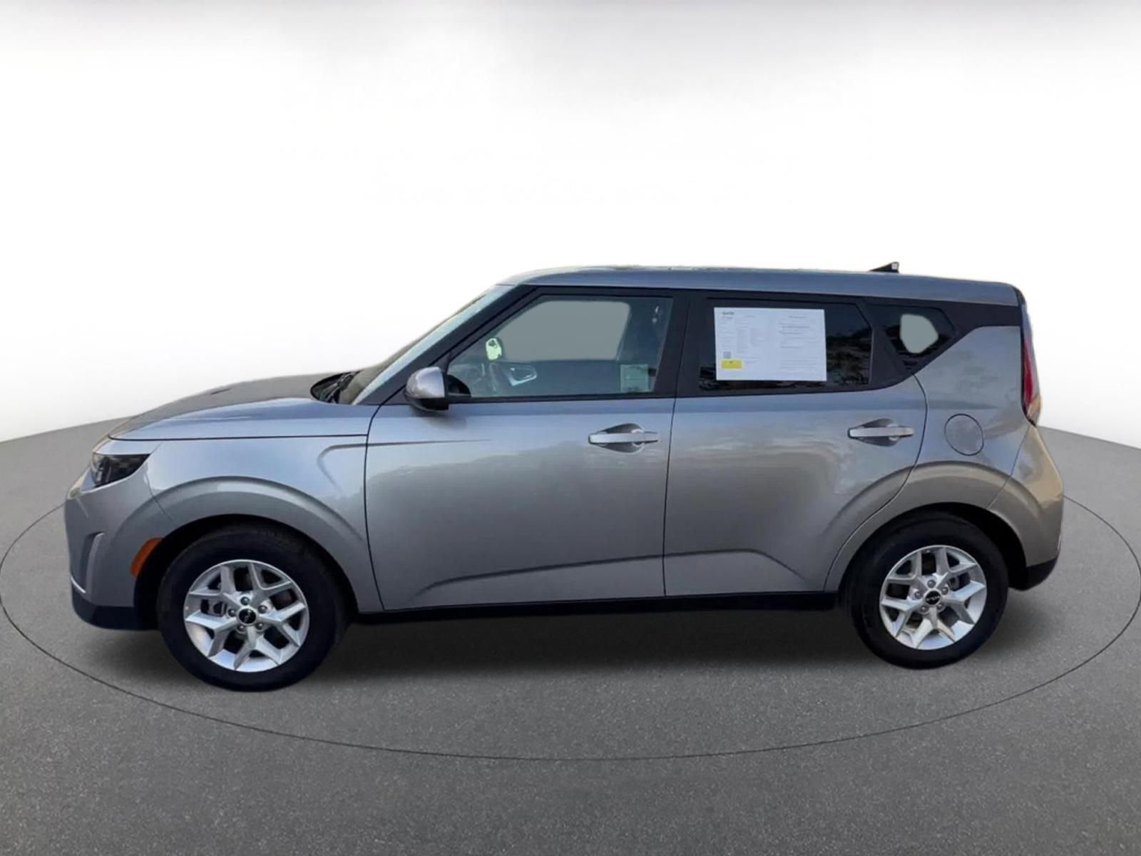 Used 2025 Kia Soul LX w/ LX Technology Package image 9