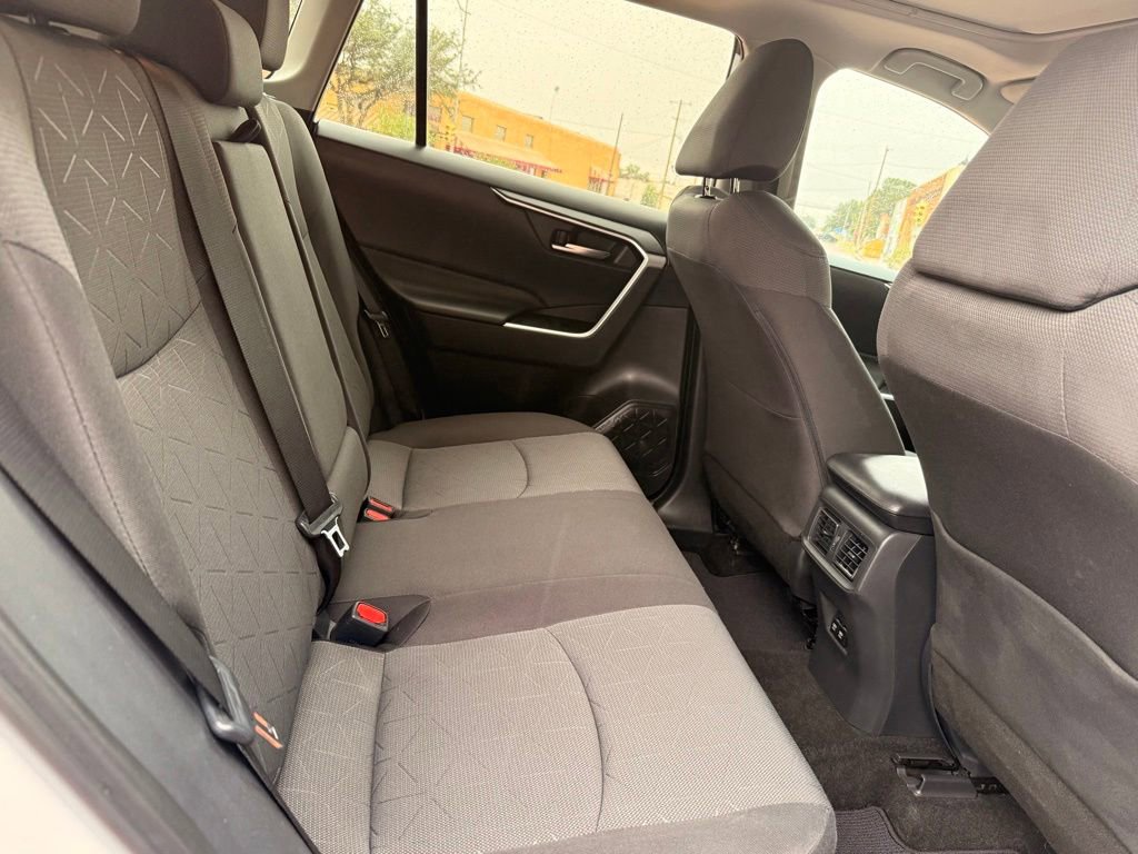 Used 2019 Toyota RAV4 XLE w/ Convenience Package FWD image 5