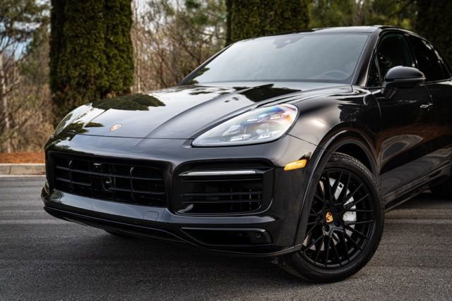 Used 2021 Porsche Cayenne GTS image 2