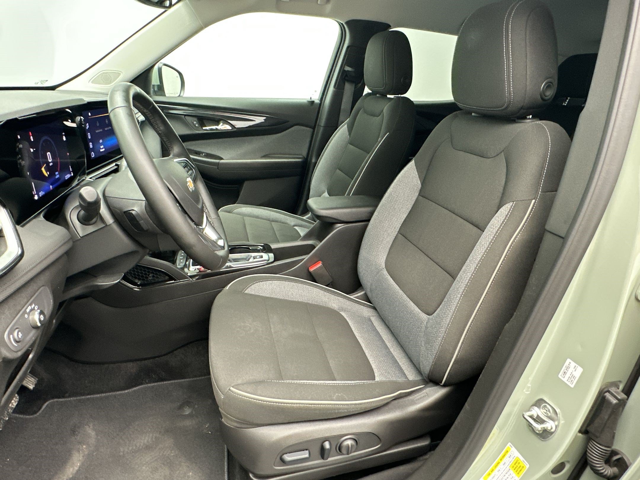 Certified 2025 Chevrolet TrailBlazer LT w/ Convenience Package FWD image 5