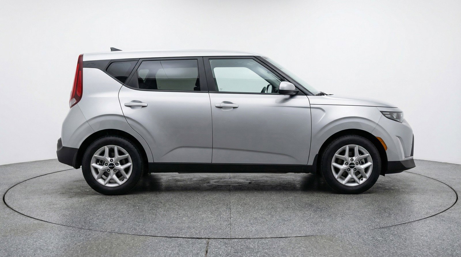 Used 2025 Kia Soul LX w/ LX Technology Package FWD image 11