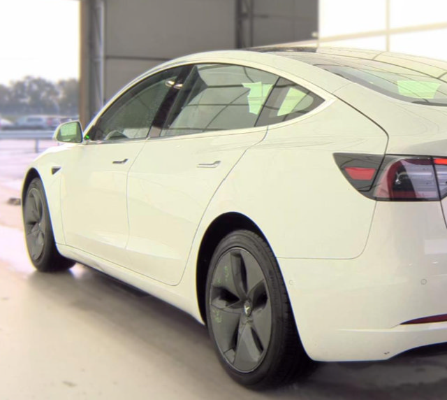 Used 2018 Tesla Model 3 Long Range RWD image 4