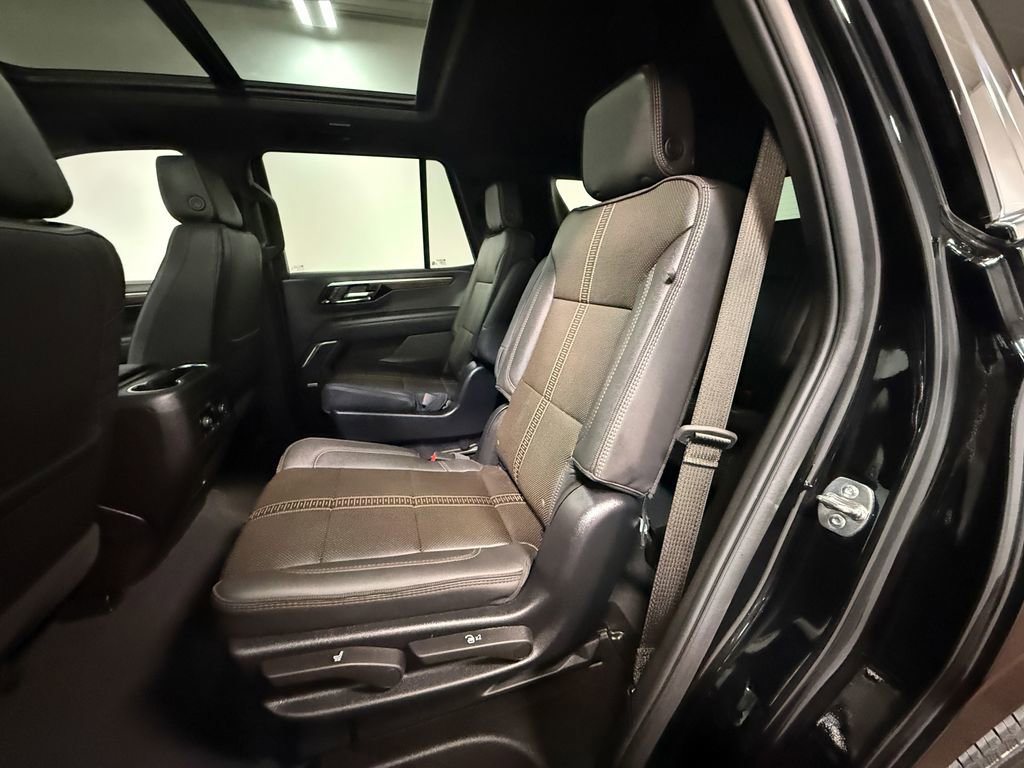 Used 2025 Chevrolet Tahoe High Country AWD/4WD image 8