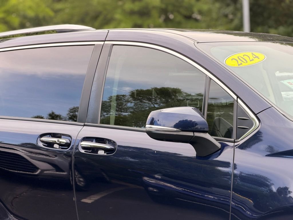 Certified 2024 Toyota Sienna Platinum FWD image 7