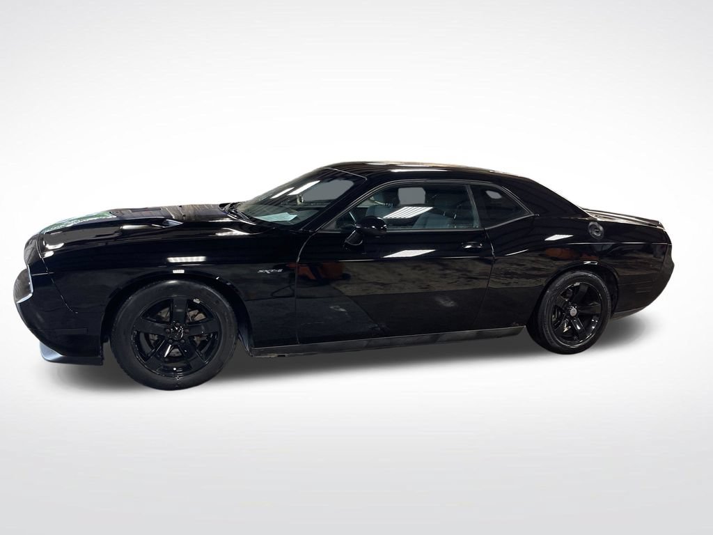 Used 2013 Dodge Challenger SXT RWD image 2
