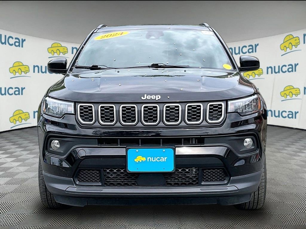 Used 2024 Jeep Compass Latitude AWD/4WD image 2