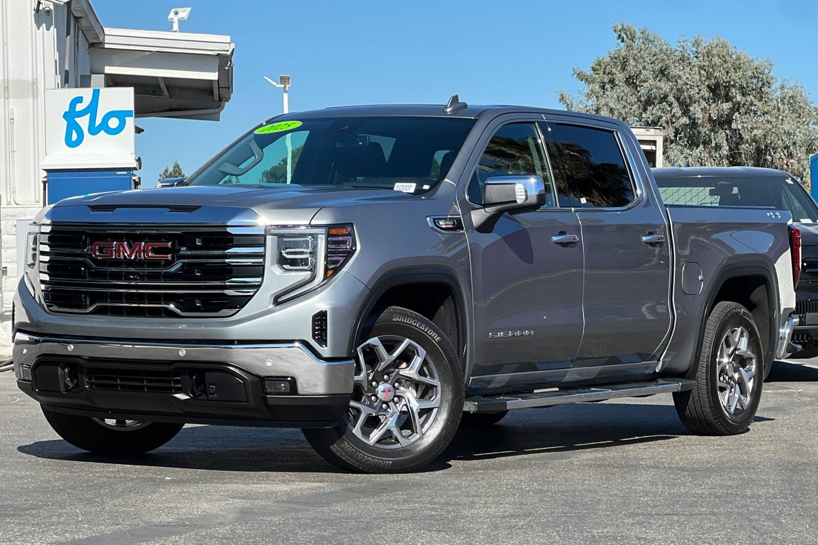 Used 2025 GMC Sierra 1500 SLT w/ SLT Premium Plus Package AWD/4WD image 8