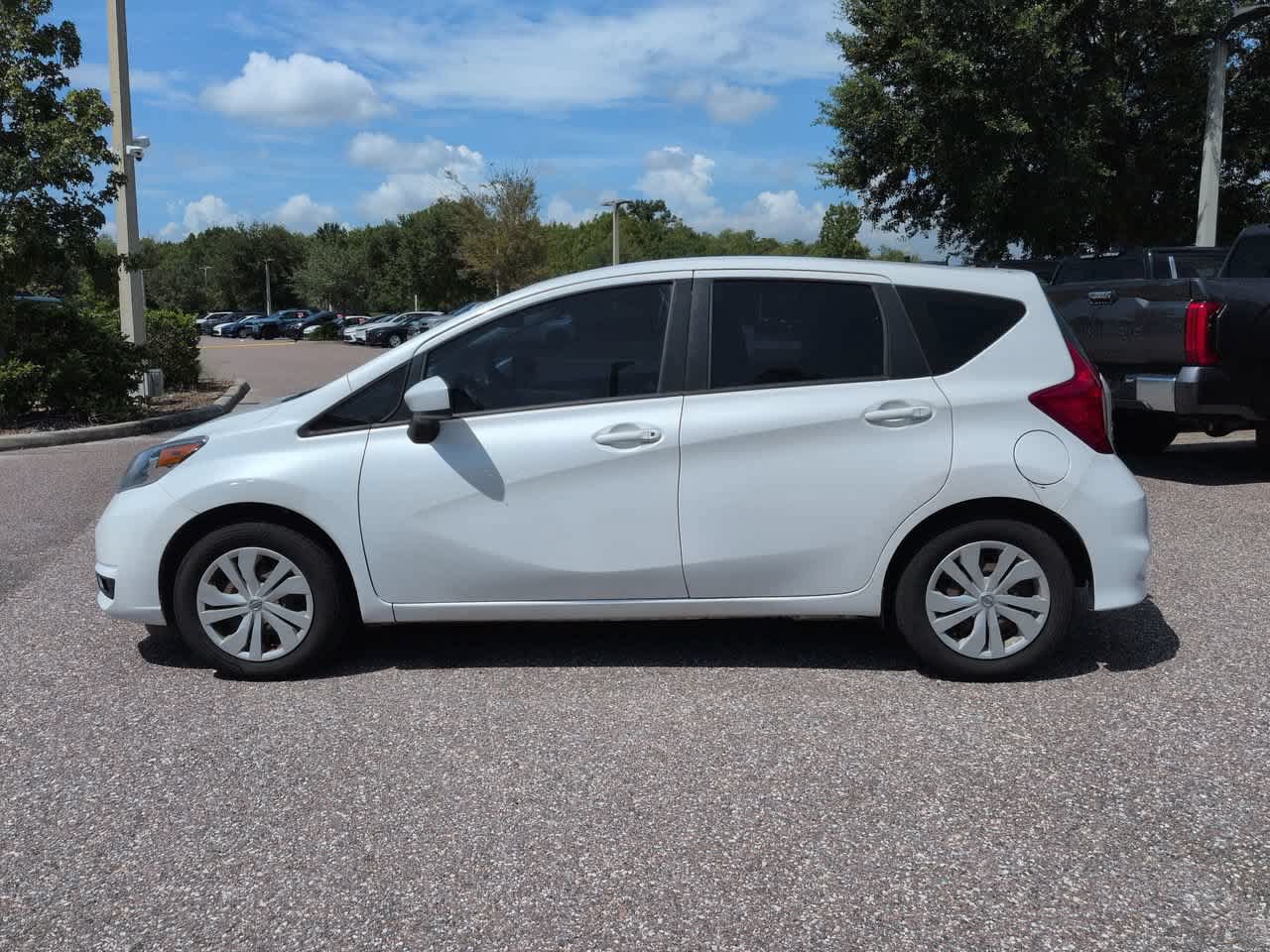 Used 2017 Nissan Versa Note SV FWD image 3