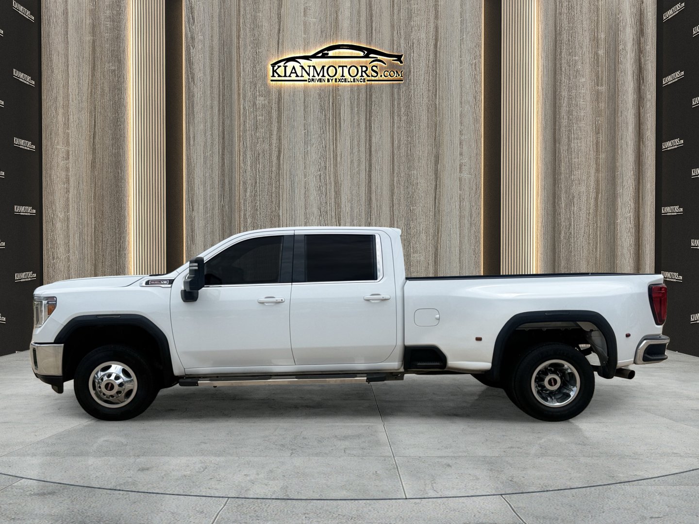 Used 2021 GMC Sierra 3500 SLE w/ SLE Convenience Package RWD image 4