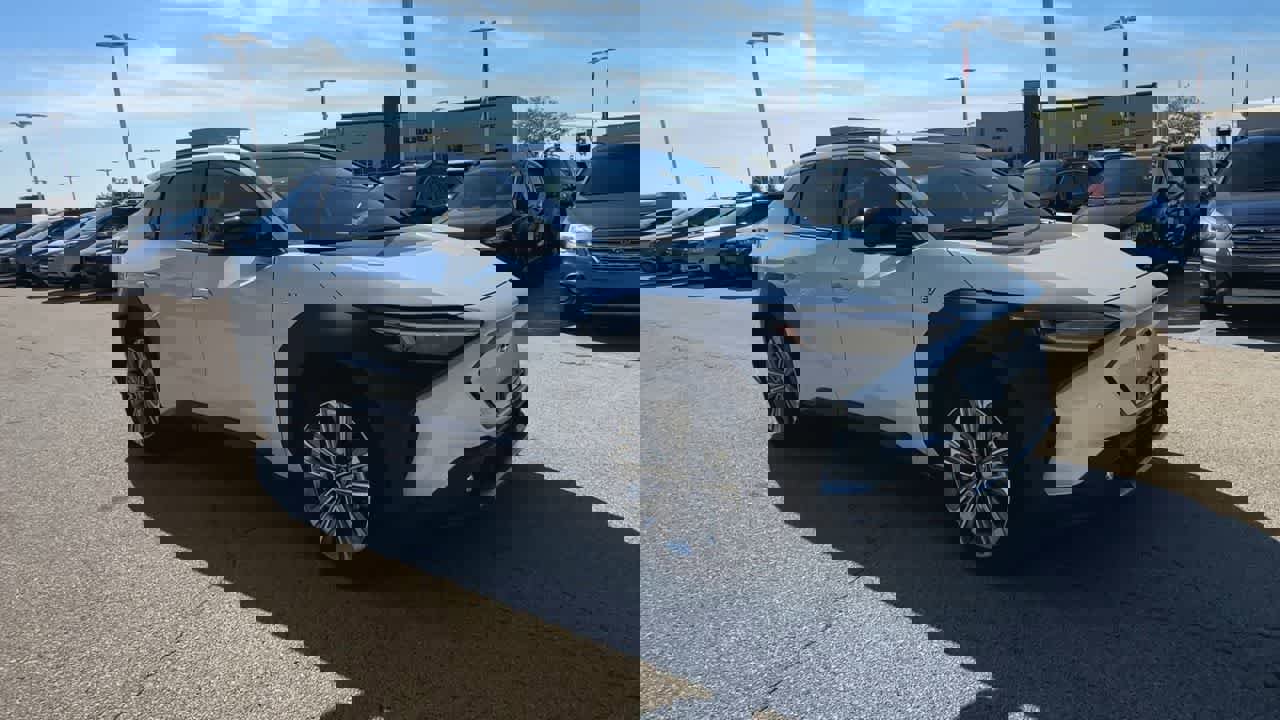 Used 2024 Subaru Solterra Touring w/ Touring Package image 2