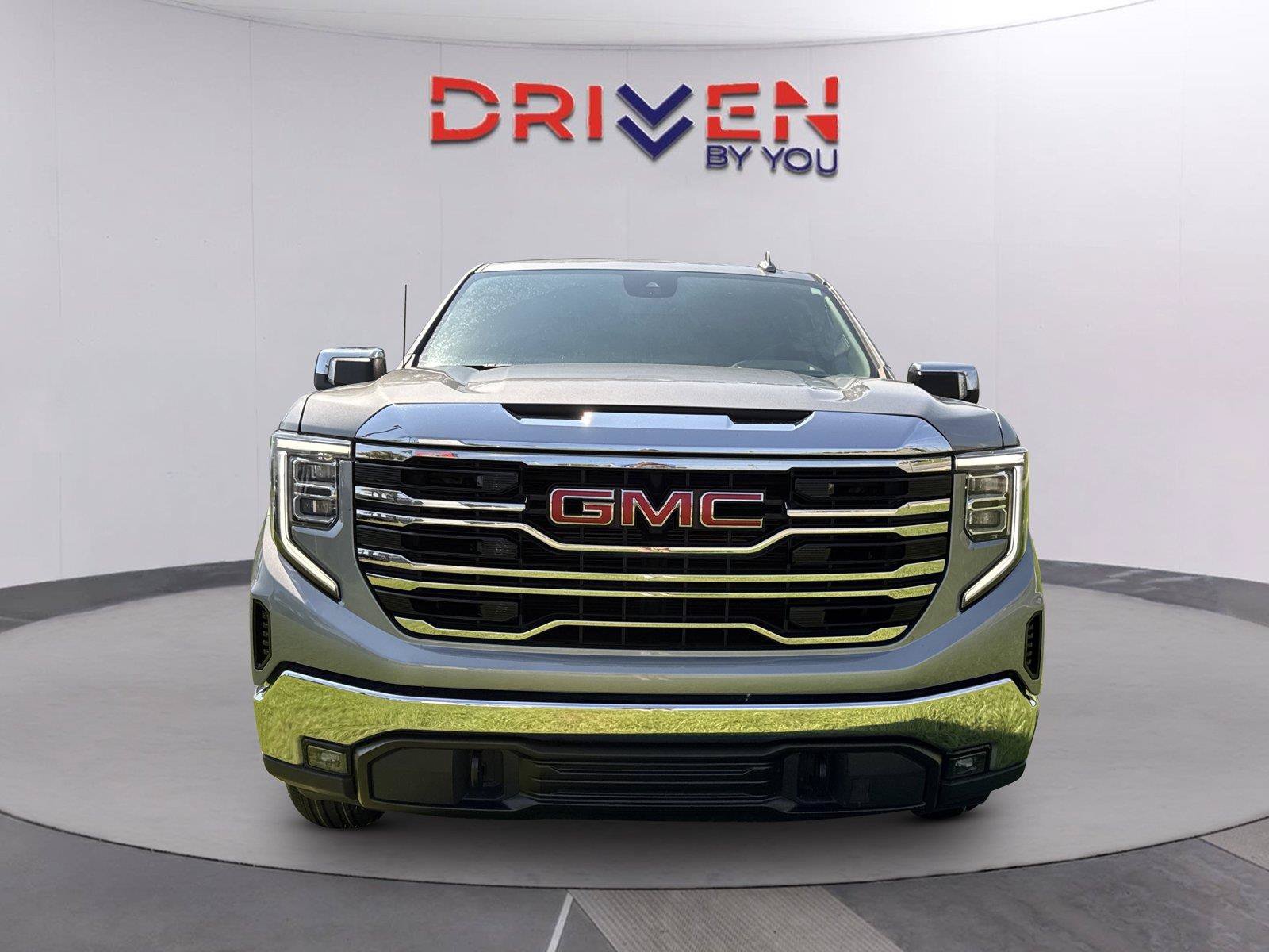 Used 2025 GMC Sierra 1500 SLT RWD image 9