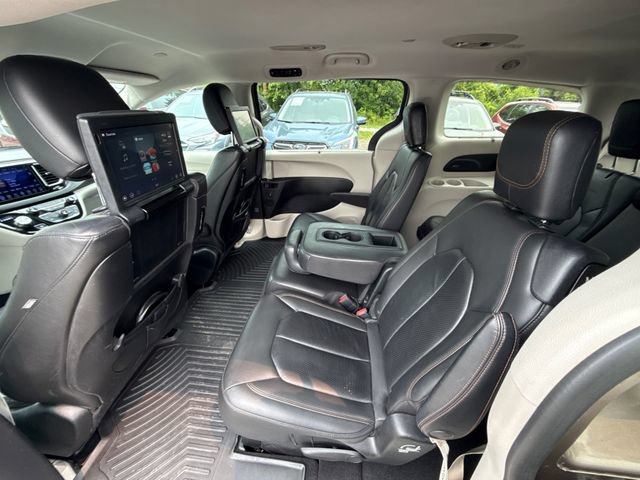 Used 2017 Chrysler Pacifica Touring-L Plus w/ Tire & Wheel Group FWD image 37