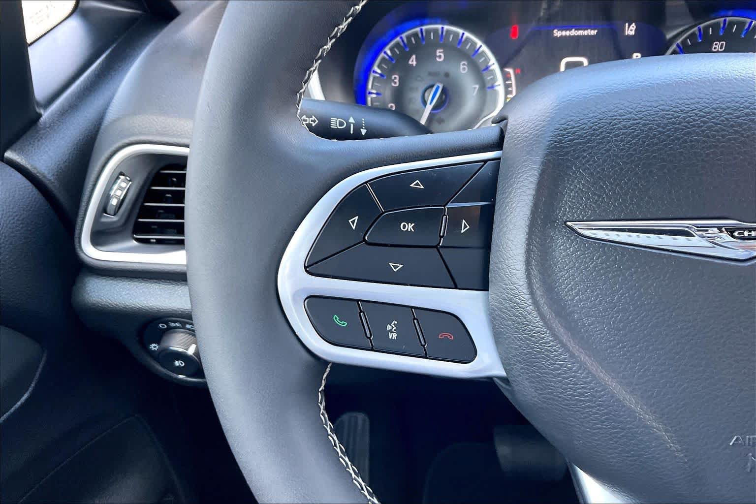 Used 2025 Chrysler Pacifica Select FWD image 22