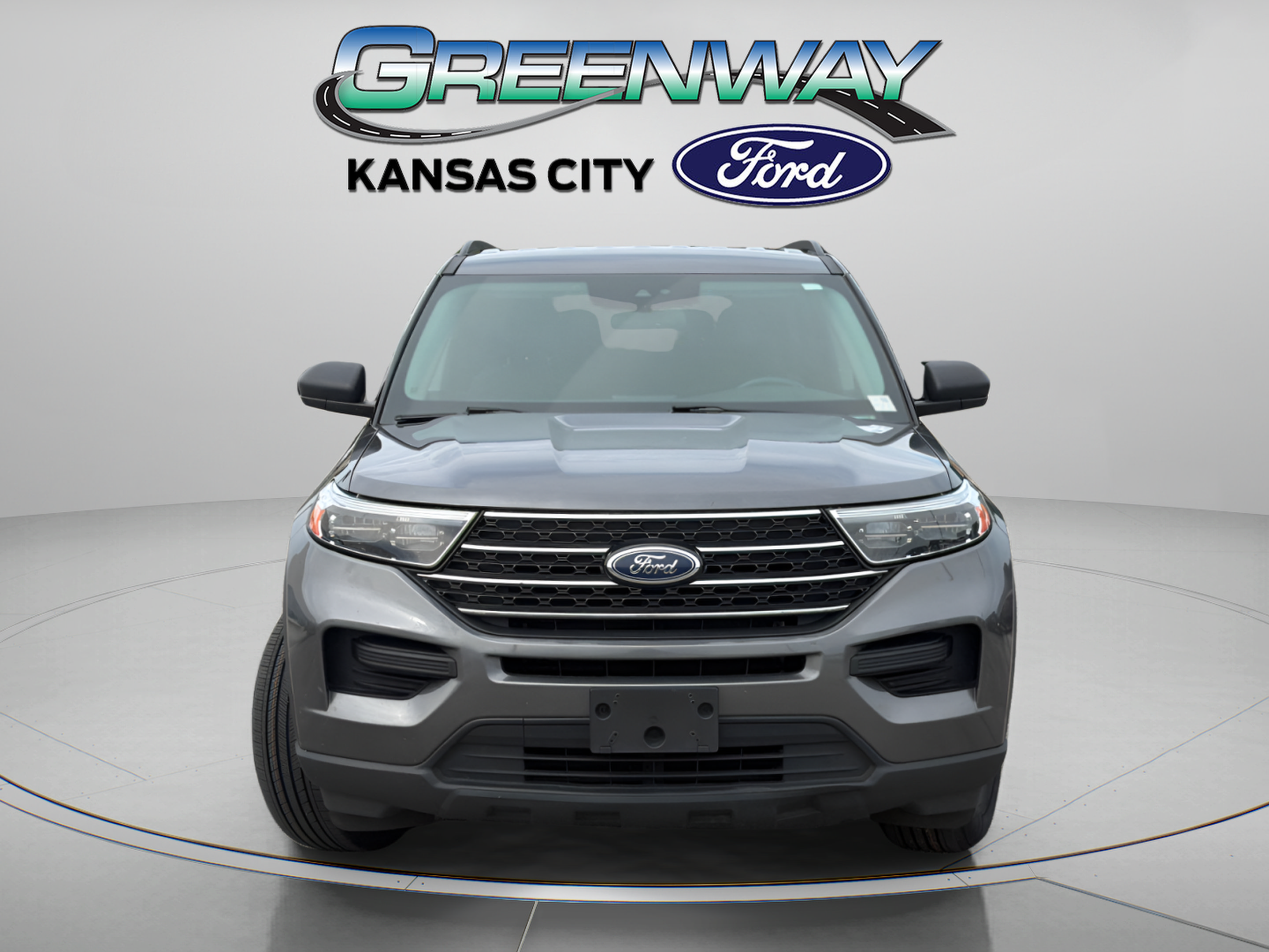 Used 2023 Ford Explorer XLT AWD/4WD image 2