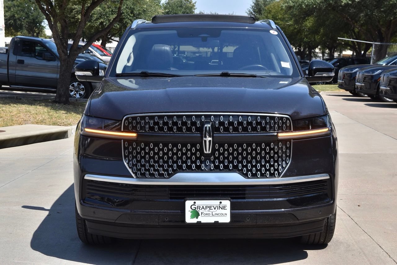 Certified 2025 Lincoln Navigator Reserve AWD/4WD image 3