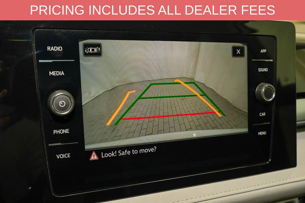 Used 2025 Volkswagen Taos SE AWD/4WD image 13