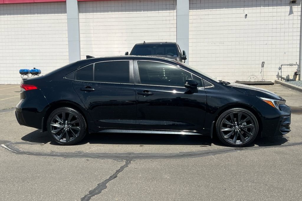 Used 2023 Toyota Corolla SE w/ SE Premium Package image 3