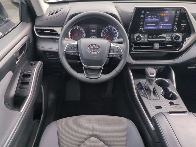 Used 2022 Toyota Highlander LE FWD image 17