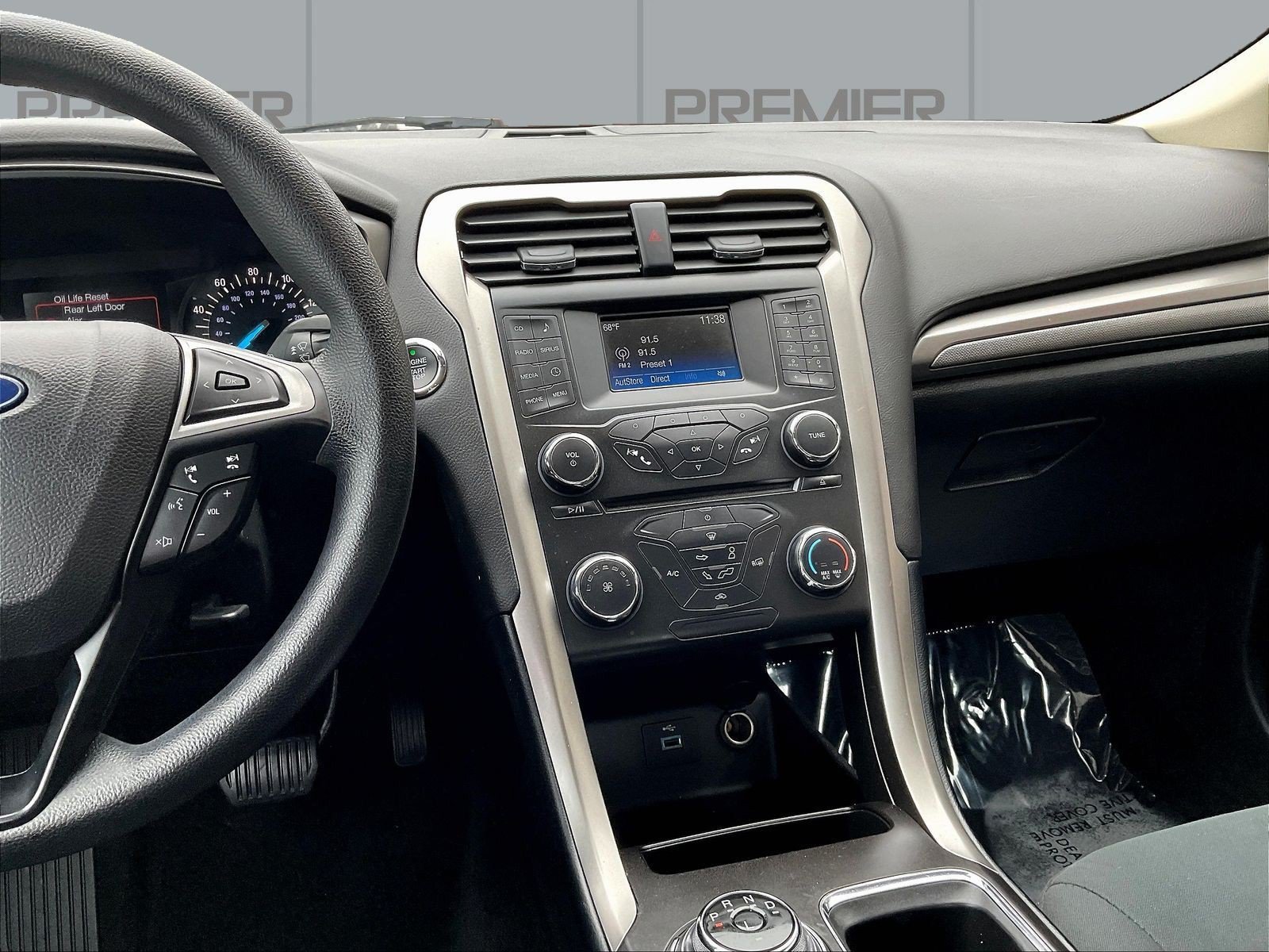 Used 2018 Ford Fusion SE FWD image 11