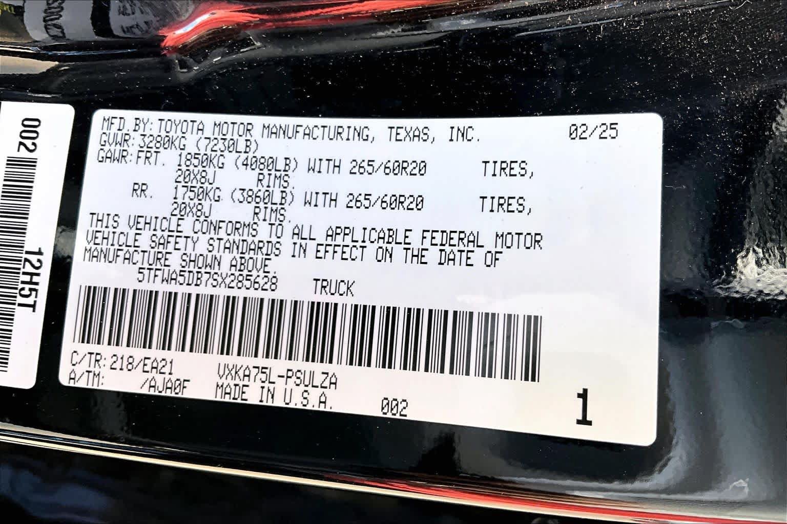 Used 2025 Toyota Tundra Limited AWD/4WD image 34