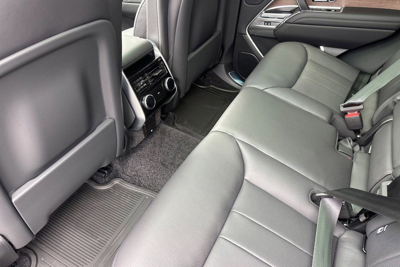 New 2026 Land Rover Range Rover SE image 15