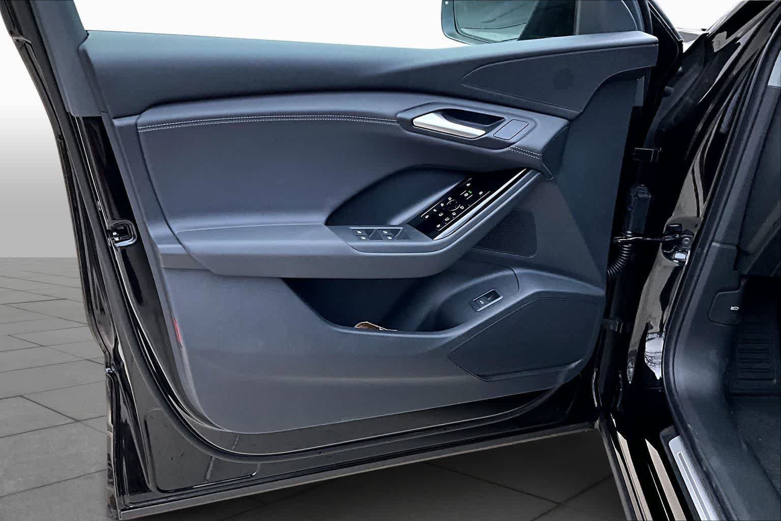 New 2025 Audi Q6 e-tron Premium AWD/4WD image 10