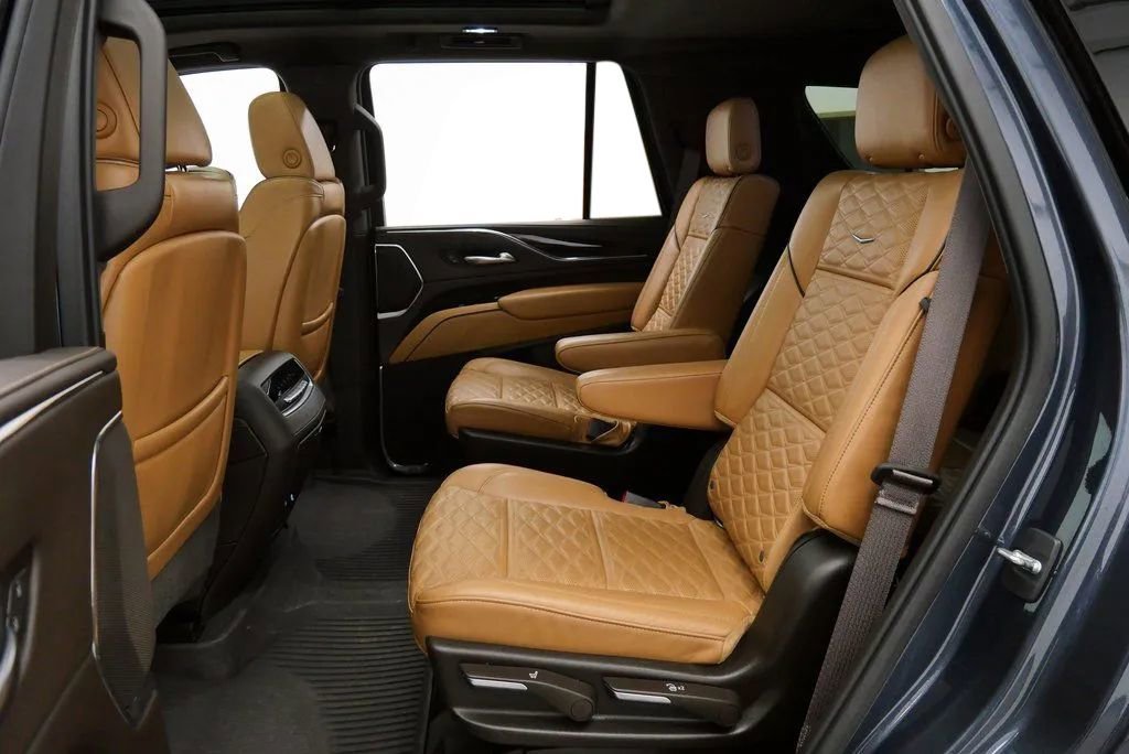 Used 2021 Cadillac Escalade Premium Luxury w/ Driver Assist Tech Package AWD/4WD image 20