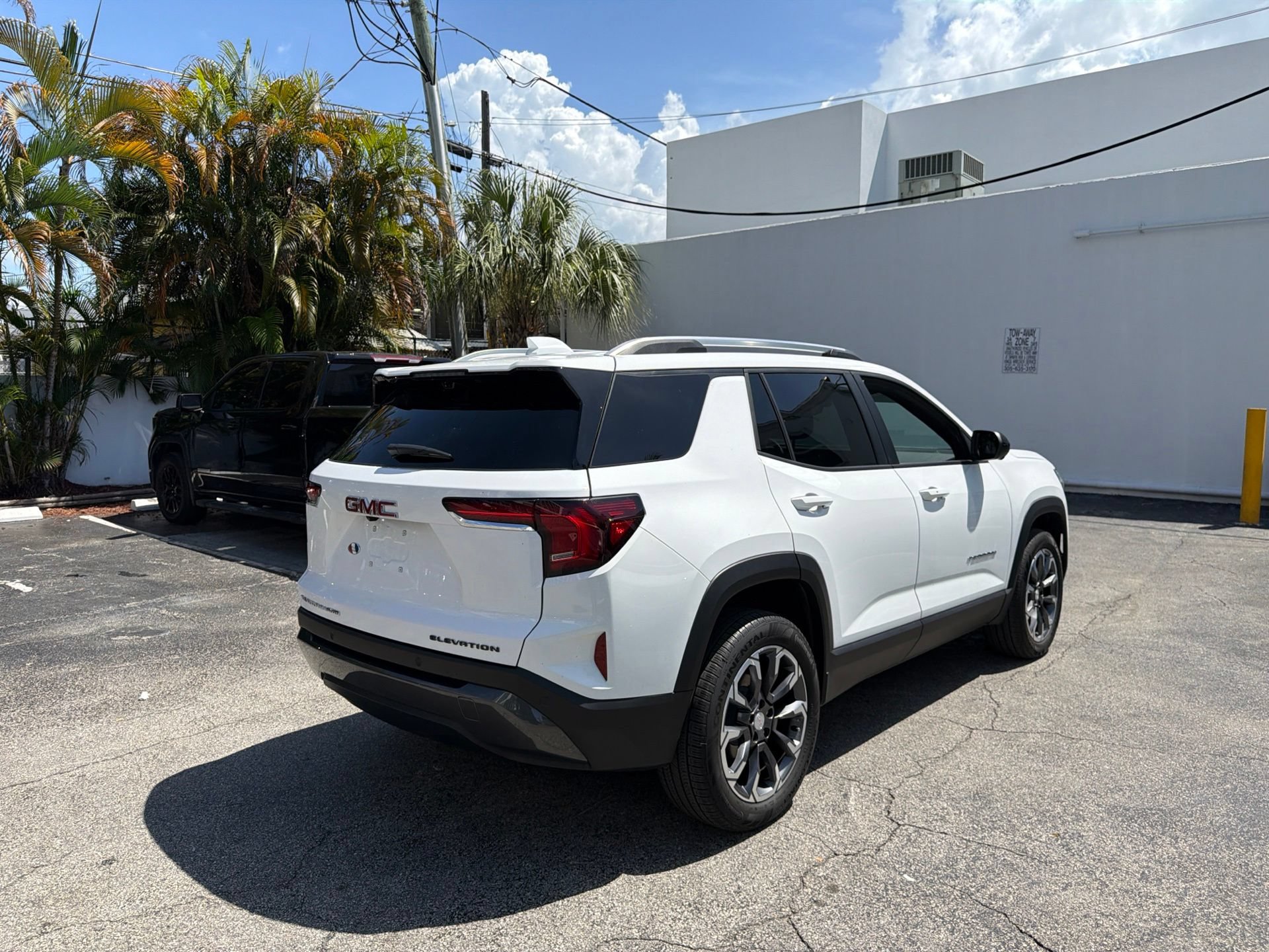 Used 2025 GMC Terrain Elevation w/ Elevation Premium Package AWD/4WD image 5