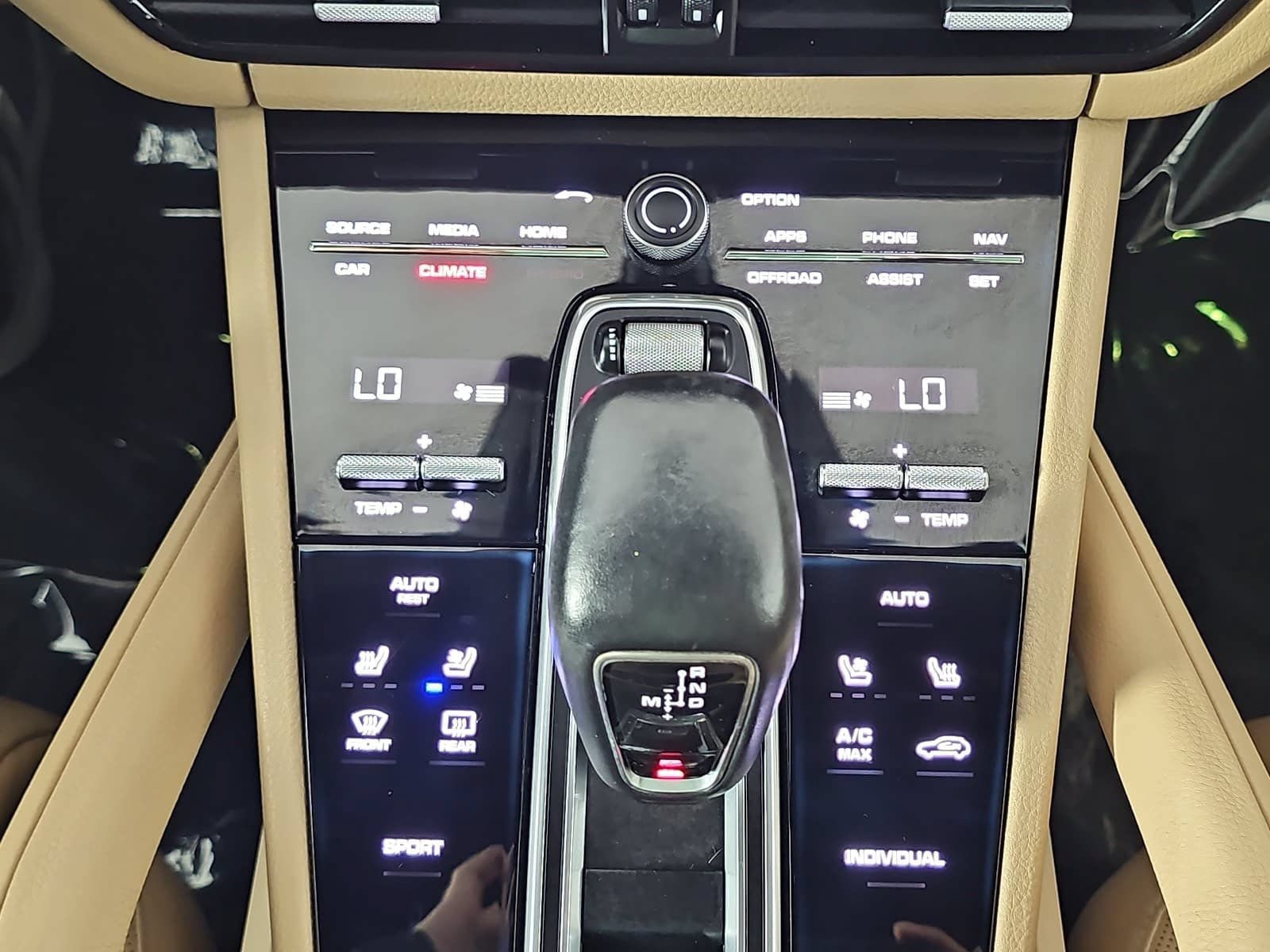 Used 2019 Porsche Cayenne w/ Premium Plus Package AWD/4WD image 23