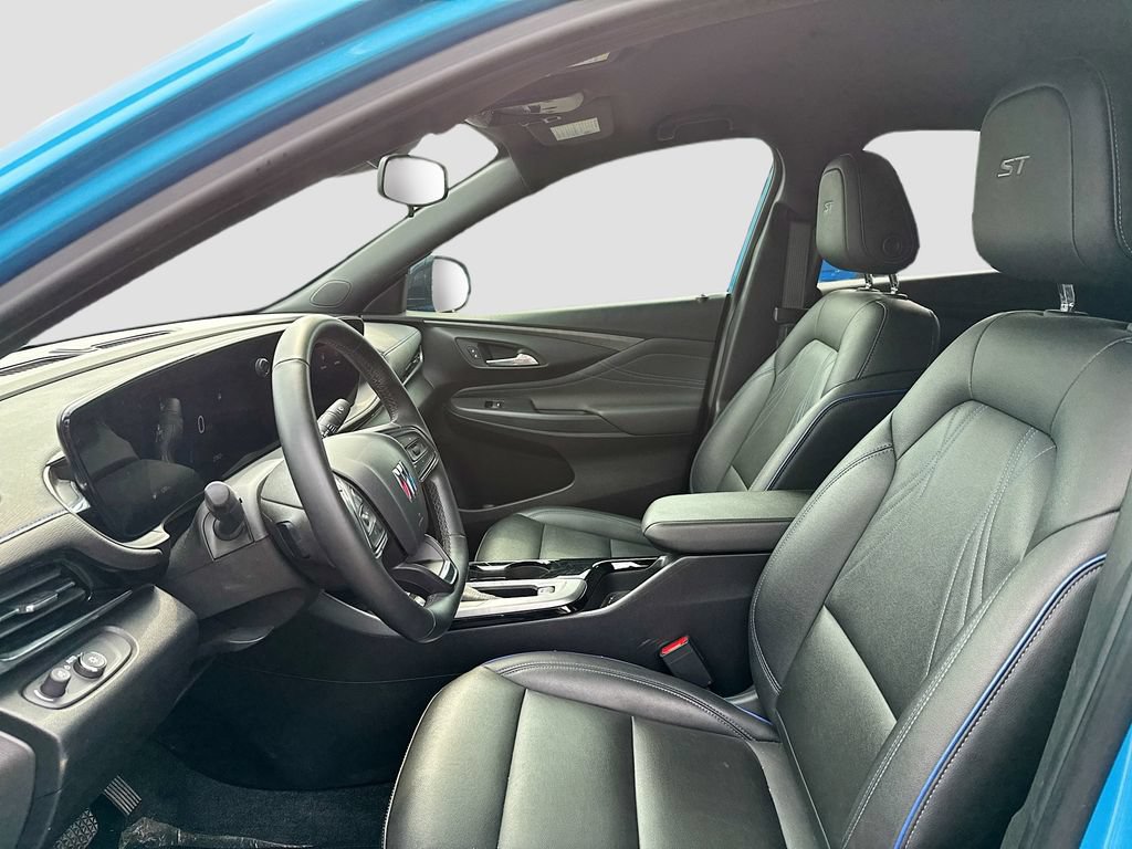Used 2025 Buick Envista Sport Touring w/ Convenience II Package FWD image 10