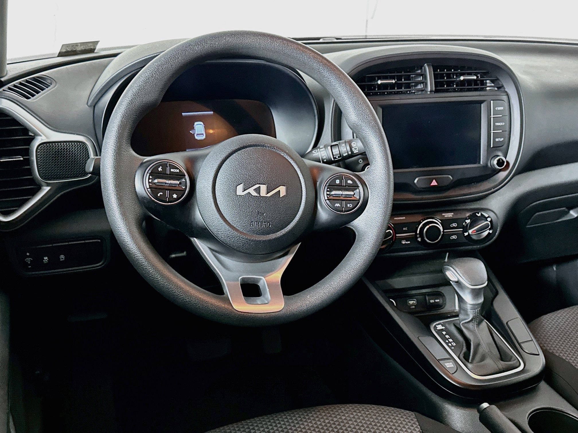 Used 2025 Kia Soul LX w/ LX Technology Package FWD image 18